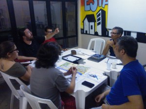 A tensão explode e os jogadores atacam os vampiros.